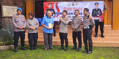 Polres Blitar Kota Salurkan Bantuan Ratusan Kitab Suci ke Pondok Pesantren dan Gereja Goa Maria
