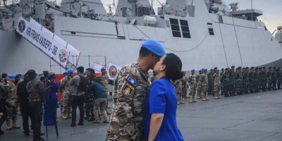 Doa dan Restu Keluarga Lepas Keberangkatan KRI Frans Kaisiepo-368 Jalani Misi Perdamaian