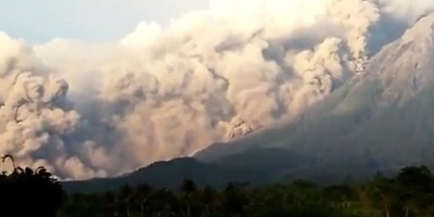 Awas! Gunung Semeru Terus Muntahkan Awan Panas