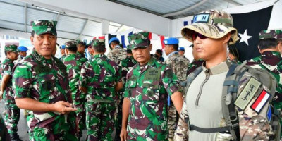Wujud Rasa Syukur, Prajurit TNI AL dalam Satgas MTF TNI Konga XXVIII-N/UNIFIL Berbagi Kebahagaian Dengan Anak Yatim