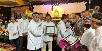Dibanjiri Ribuan Penonton, Wayang Kulit Padepokan Kosgoro 57 Padukan Budaya dan Agama