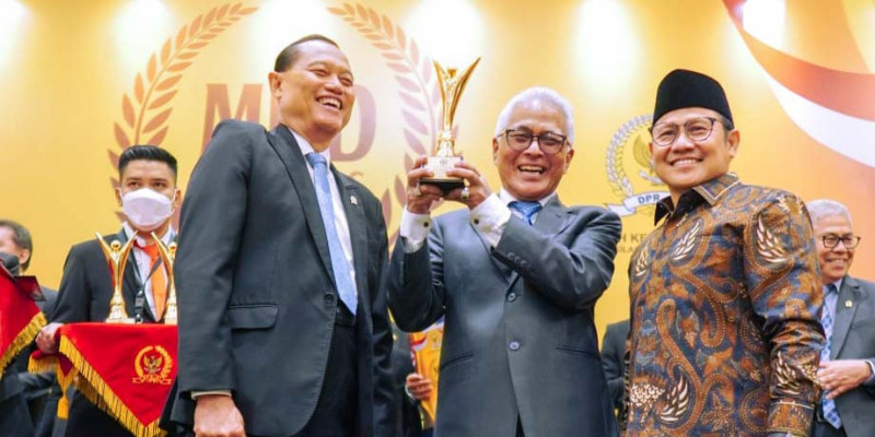 Guspardi Gaus Persembahkan MKD Awards Pada Masyarakat Sumbar