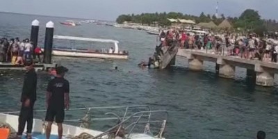 35 Turis Jatuh ke Laut Akibat Jembatan Ambruk