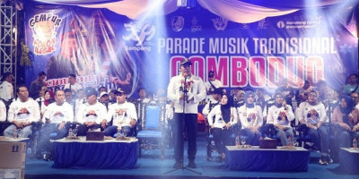 Bupati Sampang Slamet Junaidi Lepas Peserta Parade Daul Combodug 