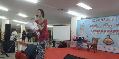 Icha Christy Tampil Memukau di Moment Peringatan Hari Ibu