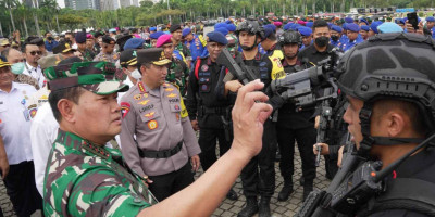 Panglima TNI: Pengamanan Nataru Prajurit TNI-Polri Harus Tetap Humanis