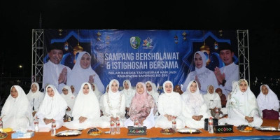 Ribuan Jemaah Bersholawat dan Istighosah Bersama di Alun-Alun Trunojoyo Sampang