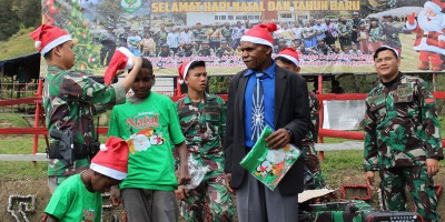Suasana Natal di Desa Tima Jadi Meriah karena Satgas Yonif Mekanis 203/AK 