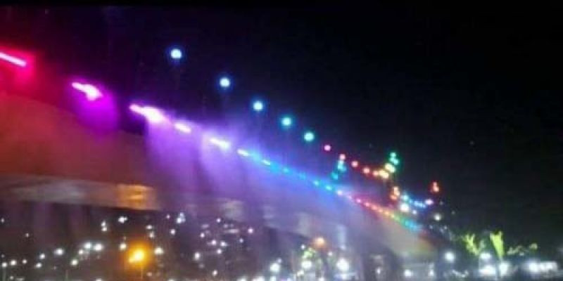 Di Pasang Lampu Kabut Air, Jembatan Siti Nurbaya Terlihat Cantik Di Malam Hari