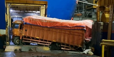 Cuaca Kurang Bersahabat, Kendaraan ODOL Dilarang Masuk Ke Kapal