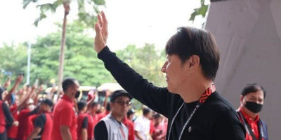 Pelatih Timnas Indonesia Sesalkan Tindakan Suporter Rusak Bus Thailand