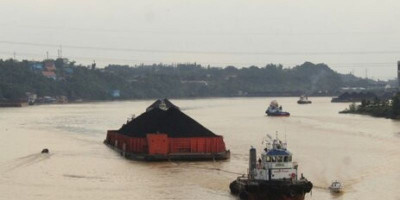 Harga Batubara Dunia Meroket, Pengusaha Untung Melejit Rakyat Menjerit