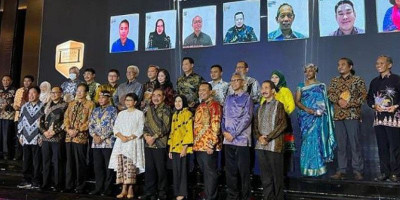 Menlu RI Berikan Penghargaan Hassan Wirajuda Pelindungan Award  kepada 22 Pegiat