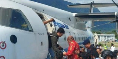 Gubernur Papua Akhirnya Ditangkap KPK dan Diterbangkan ke Jakarta