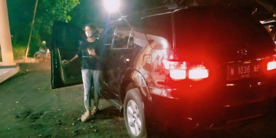 Diduga Mobil Plat Merah Pemda Buat Mojok,  Sepasang Remaja Ditangkap Satpol PP