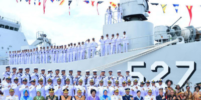  KRI Teluk Wondama – 527 Dikukuhkan Sebagai Kapal Angkut Tank Terbaru TNI AL