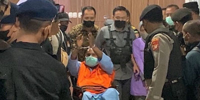 Lukas Enembe Akhirnya Dibawa ke Gedung KPK