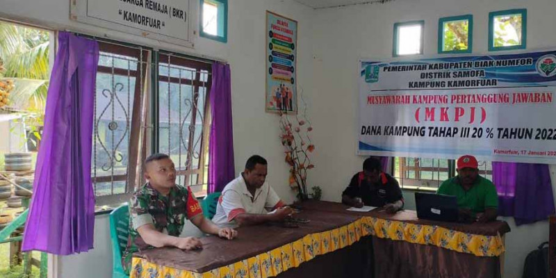 Babinsa Koramil 1708-01/Biak Kota Hadiri Musyawarah Pertanggungjawaban Dana Desa Tahap III/2022