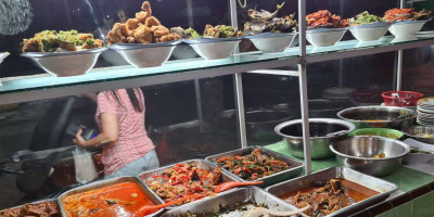 Nikmati Lontong Malam Bu Mar di Kota Medan