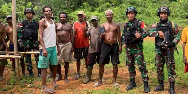 Satgas Yonif 143/TWEJ Gencarkan Komsos Di Pedalaman Papua