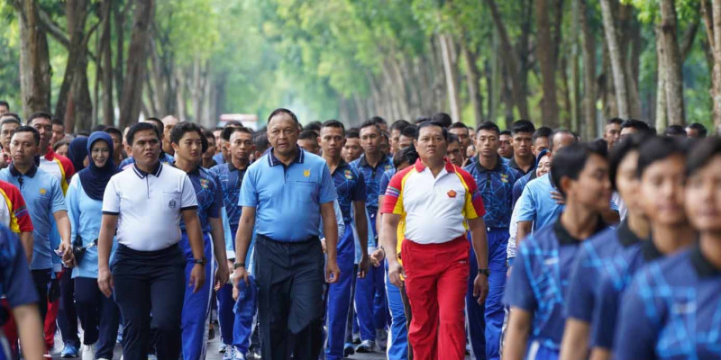 Panglima TNI Olahraga bersama Taruna AAU