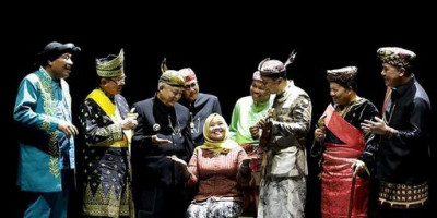 Bupati Kustini Jadikan Batik Sinom Parijotho Salak  sebagai Branding Kabupaten Sleman