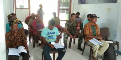 Babinsa Koramil 1708-06/Supiori Utara Hadiri Pelatihan Bumdes di Kampung Fanjur