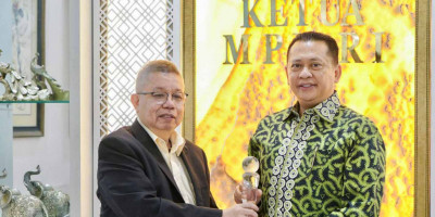 Ketua MPR RI Bamsoet Kembali Terima Penghargaan DataGovAI Award 2022