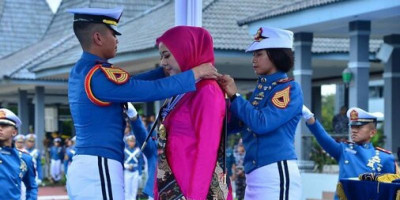 Ini Pesan Ny. Fera Muhammad Ali saat Dikukuhkan Sebagai Ibu Taruna Akademi Angkatan Laut 
