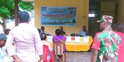 Amankan Musyawarah, Babinsa Biak Utara-Warsa Dukung  Pembangunan di Wilayah Binaan