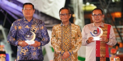 Panglima TNI Terima Penghargaan Maritime Award dari ISPEC