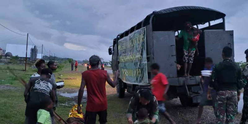 Tim Gabungan TNI Polri Evakuasi 33 Masyarakat Paro Nduga Ke Tempat Aman