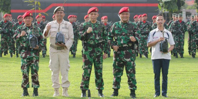 Kopassus Serahkan Ribuan Bibit Pohon Produktif kepada Masyarakat Binaan