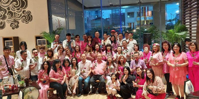 The Famous Club Rayakan Valentine dengan Sekuntum Bunga dan Coklat