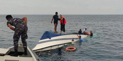 Bravo Zulu! TNI AL Berhasil Evakuasi Bupati Morowali ketika Alami Kecelakaan Laut 