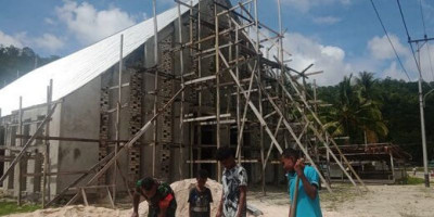 Kemanunggalan TNI-Rakyat, Babinsa Bantu Warganya Proses Pembangunan Rumah Ibadah