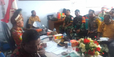 Hadiri Musrenbang, Babinsa Harap Kelurahan Yenures Distrik Biak Kota Lebih Maju