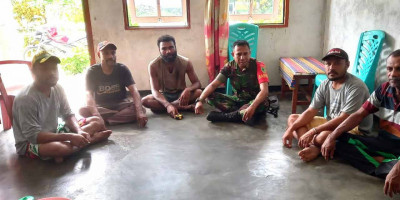 Babinsa Koptu Yosep K Silaka Imbau Pemuda Kampung Animi Wujudkan Ketahanan Wilayah