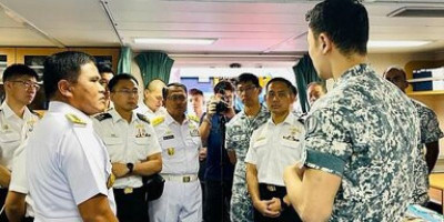 Kasal Kunjungi Sejumlah Fasilitas Angkatan Laut Singapura
