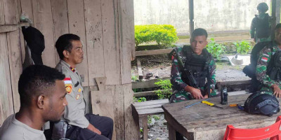 Ketika TNI-Polri Duduk dan Ngobrol Ciptakan Situasi Kondusif di Distrik Kelila