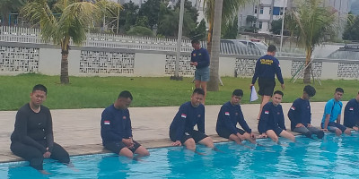 Angkatan Laut Latih Selam Pramuka Saka Bahari