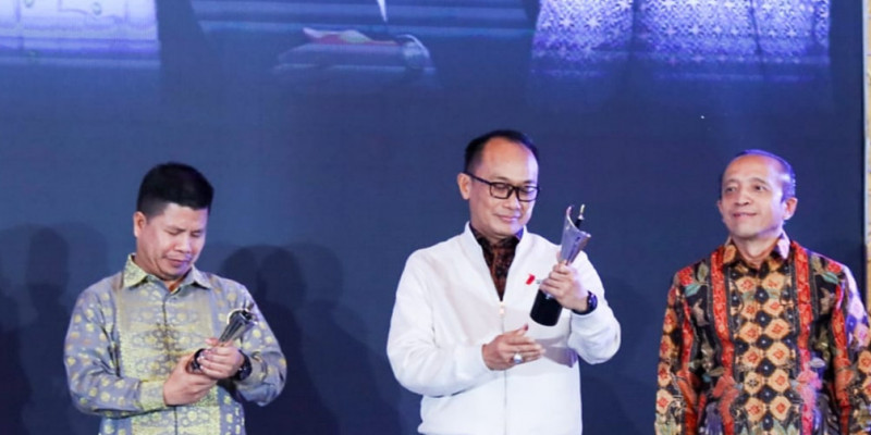 Dirjen Zudan Arif Fakrulloh Kembali Raih Best Bureaucrats di Ajang Obsession Awards 2023
