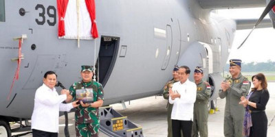 Panglima TNI Terima Pesawat C-130J-30 Super Hercules dari Menhan RI