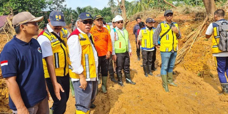 Tinjau Bencana Longsor di Serasan Natuna, Menteri Basuki: Segera Siapkan 100 Unit RISHA Sebagai Hunian Tetap di Lahan Relokasi 