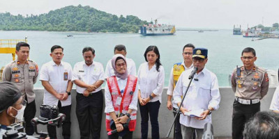 Menhub Bahas Upaya Antisipasi Kepadatan di Pelabuhan Penyeberangan Merak