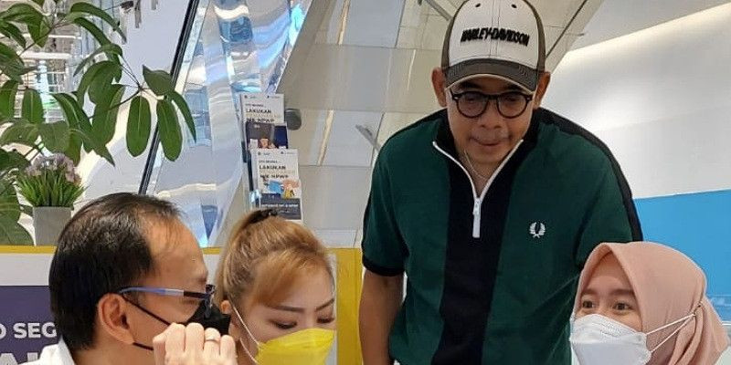 Dirjen Pajak Sapa Pengunjung Pojok Pajak Central Park