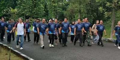 Olahraga Jalan Sehat di Media Gathering Puspen TNI 