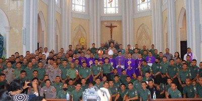 Perayaan Ekaristi untuk Umat Katolik TNI & Polri di Katedral Sintang