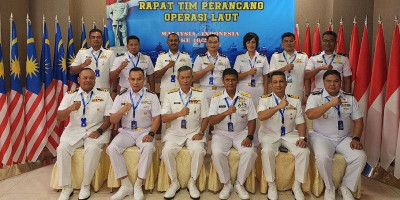Bertemu di Batam, Angkatan Laut Indonesia Rancang Operasi Laut Bersama Tentara Laut Diraja Malaysia 