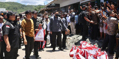 Menhan Prabowo Dampingi Presiden Jokowi ke Papua, Resmikan Gedung Papua Youth Creative Hub dan Ratas